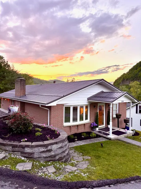 204 Campbell St, Hinton, WV 25951