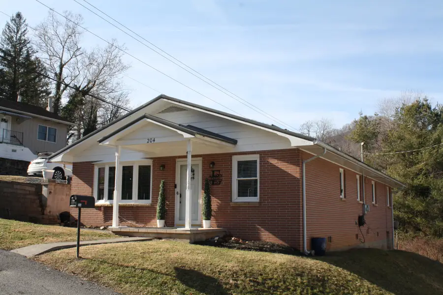 204 Campbell St, Hinton, WV 25951 - Image #3