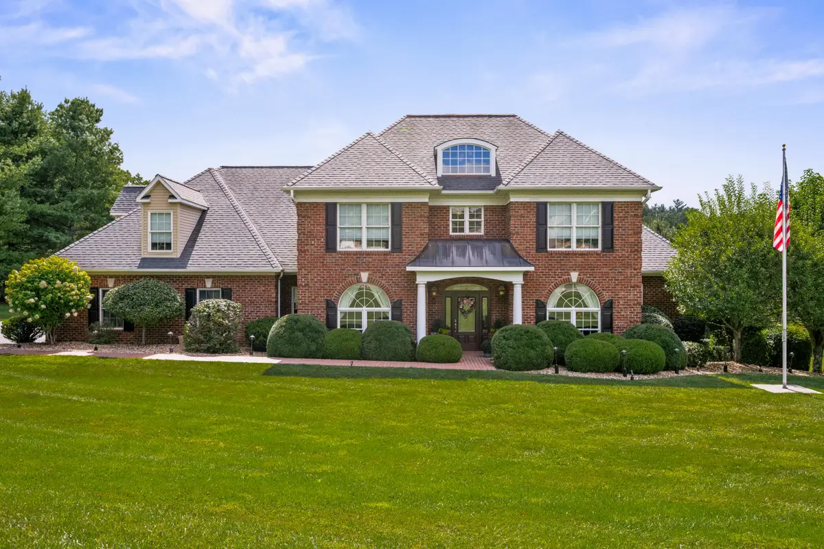 125 Old White Dr, Lewisburg, WV 24901 - #1