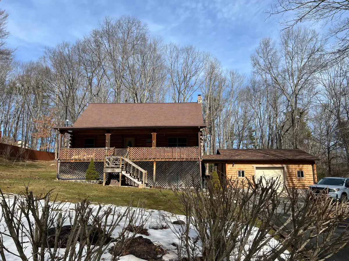 301 Elizabeth Kay Ln, Lewisburg, WV 24901 - #1