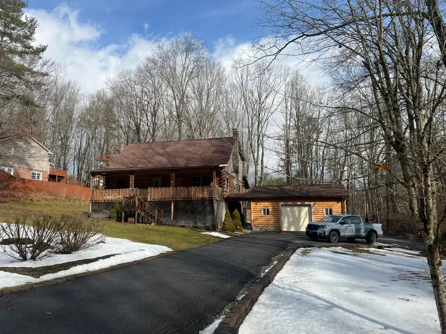 301 Elizabeth Kay Ln, Lewisburg, WV 24901 - #2