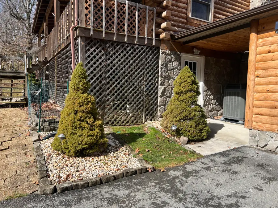 301 Elizabeth Kay Ln, Lewisburg, WV 24901 - #3