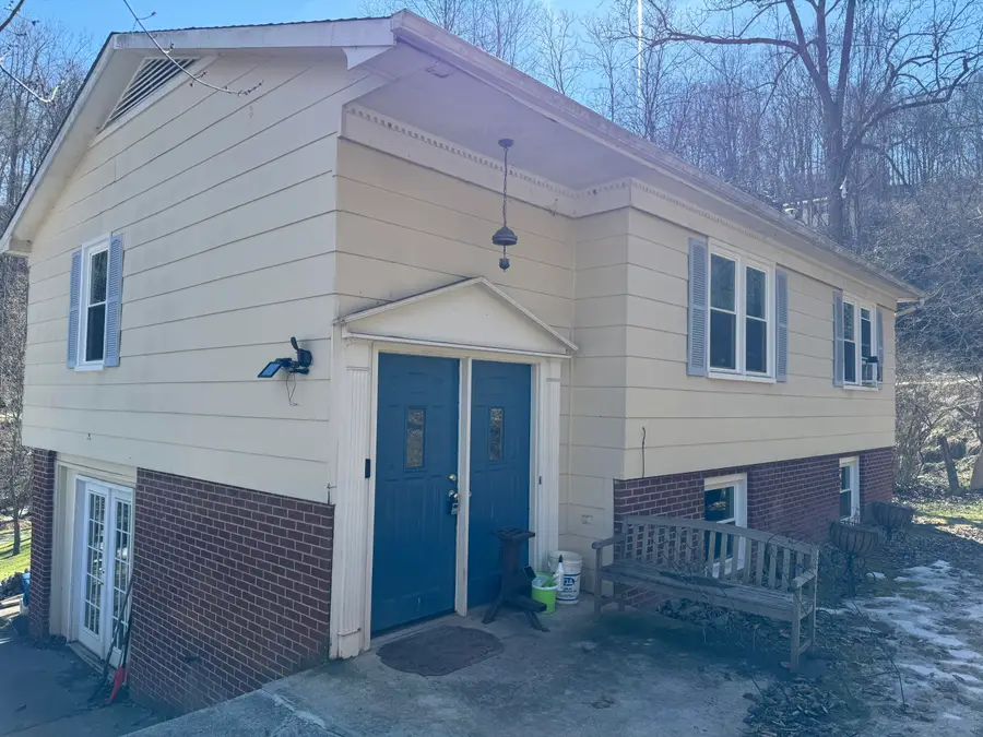 407 Valley Dr, Ronceverte, WV 24970 - #2