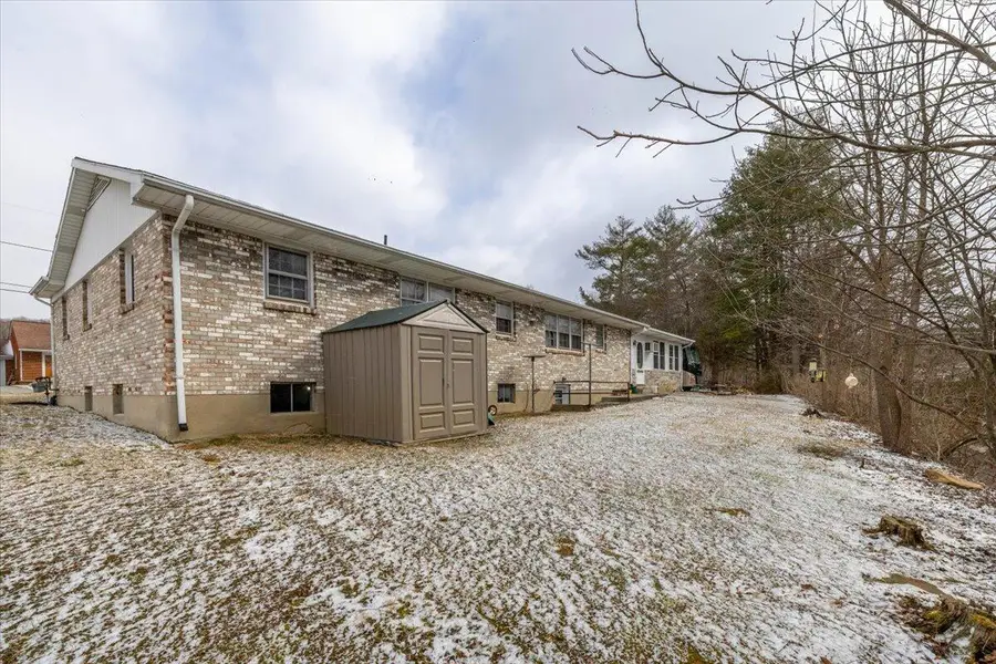 27 Royal St, Peterstown, WV 24963 - #2