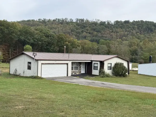 208 Glade St, Rainelle, WV 25962