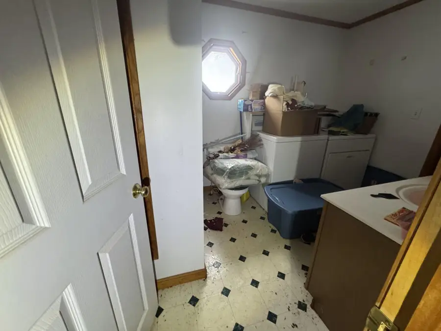 305 Morris Dr, Montgomery, WV 25136 - #2