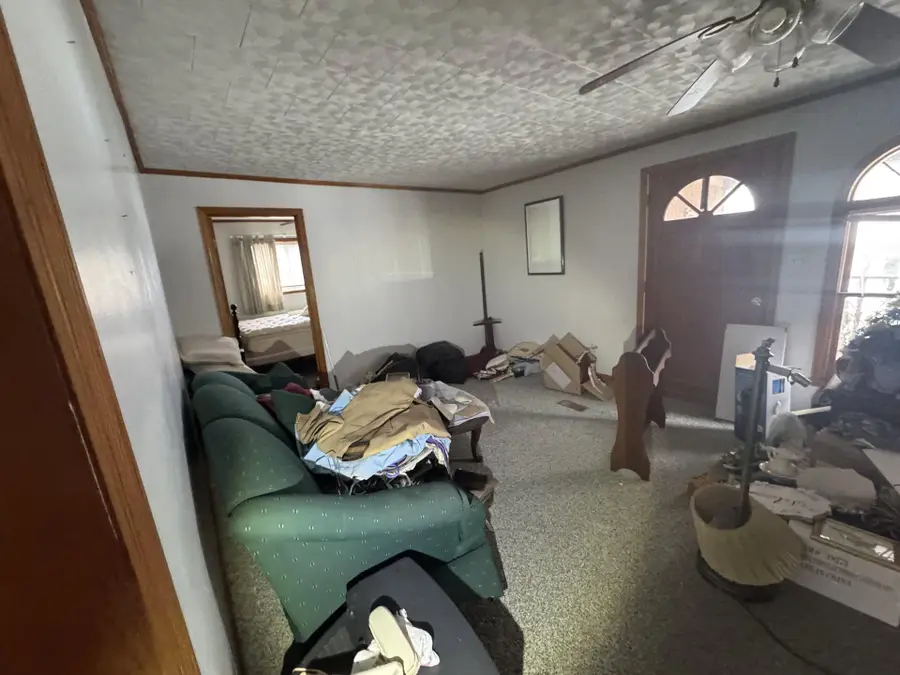 305 Morris Dr, Montgomery, WV 25136 - #3