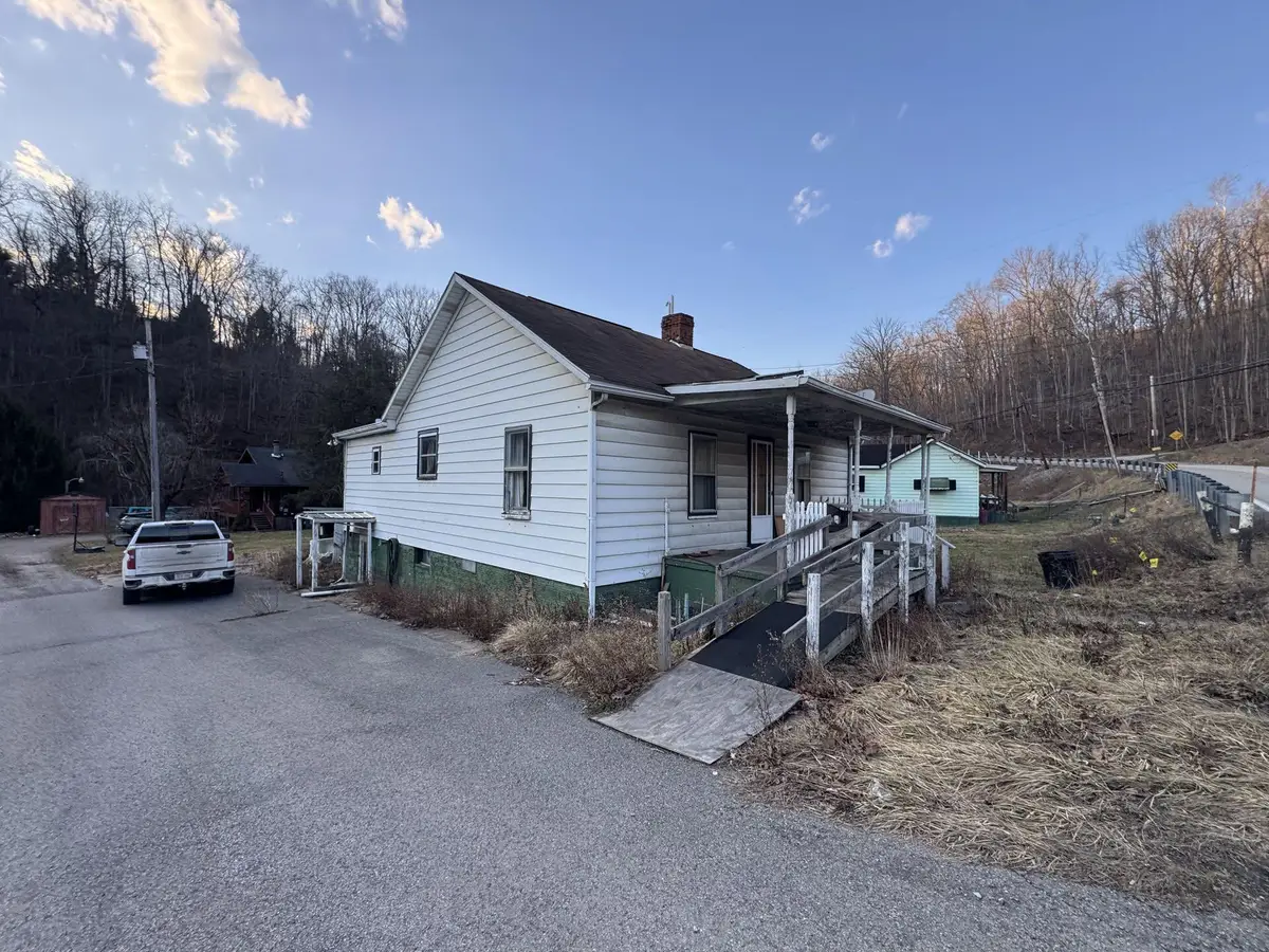 536 Saltwell Rd, Shinnston, WV 26431 - #1