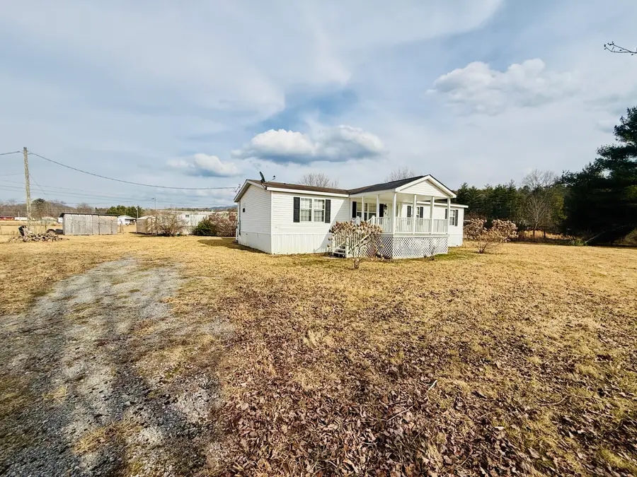 261 5th Ave, White Sulphur Springs, WV 24986 - #3