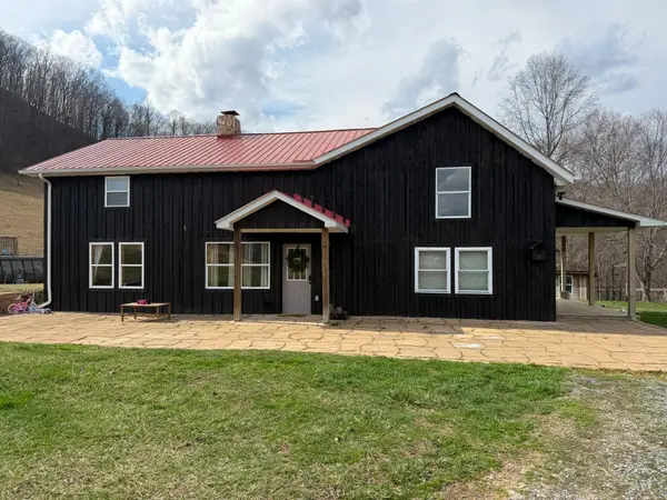 1661 Mountain View, Alderson, WV 24910