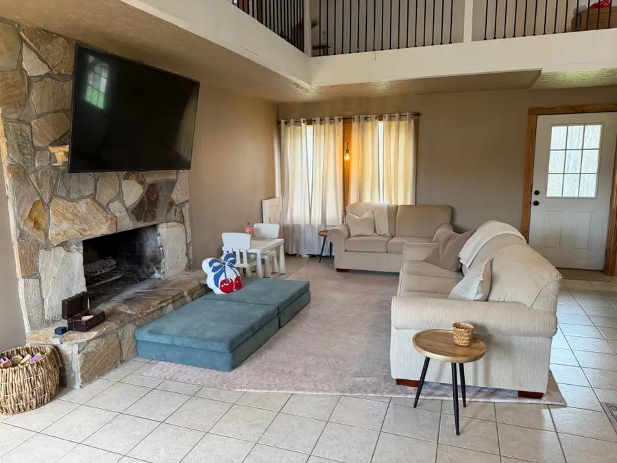 1661 Mountain View, Alderson, WV 24910 - #3