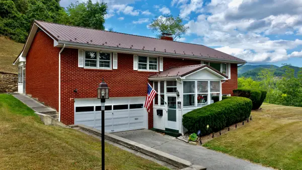 196 Old White Trail, White Sulphur Springs, WV 24986