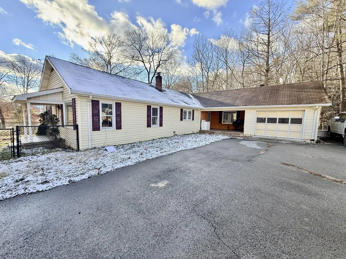 715 Ballard Red Sulphur Pkwy, Peterstown, WV 24963 - Image #1