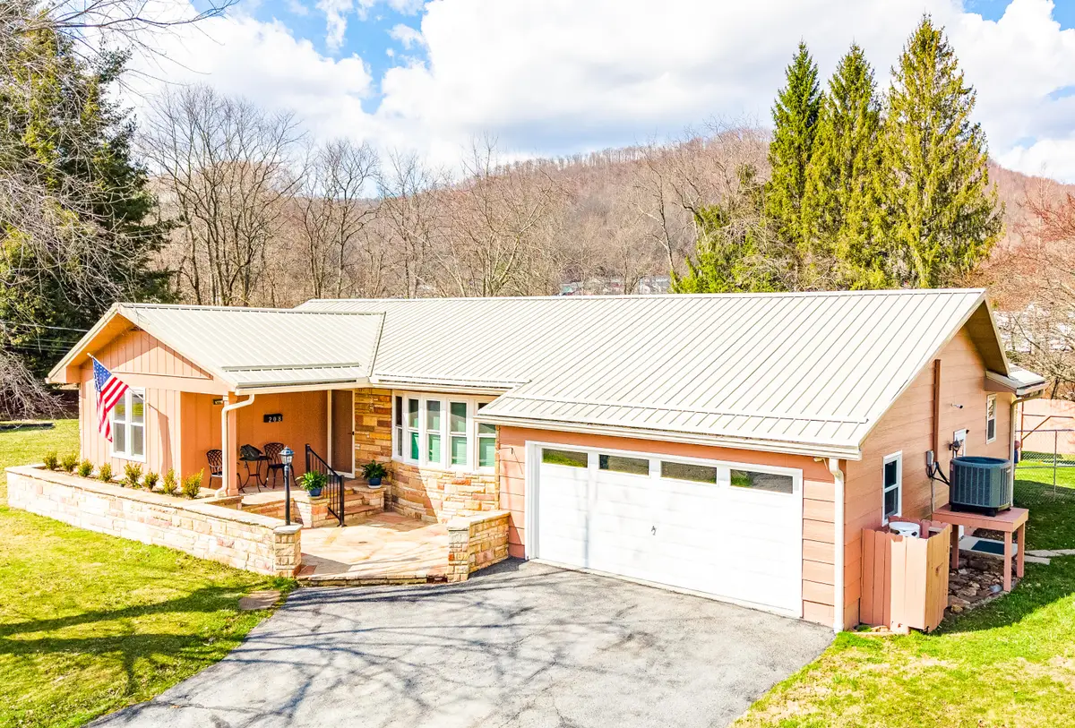 208 14th St, Rainelle, WV 25962 - #1