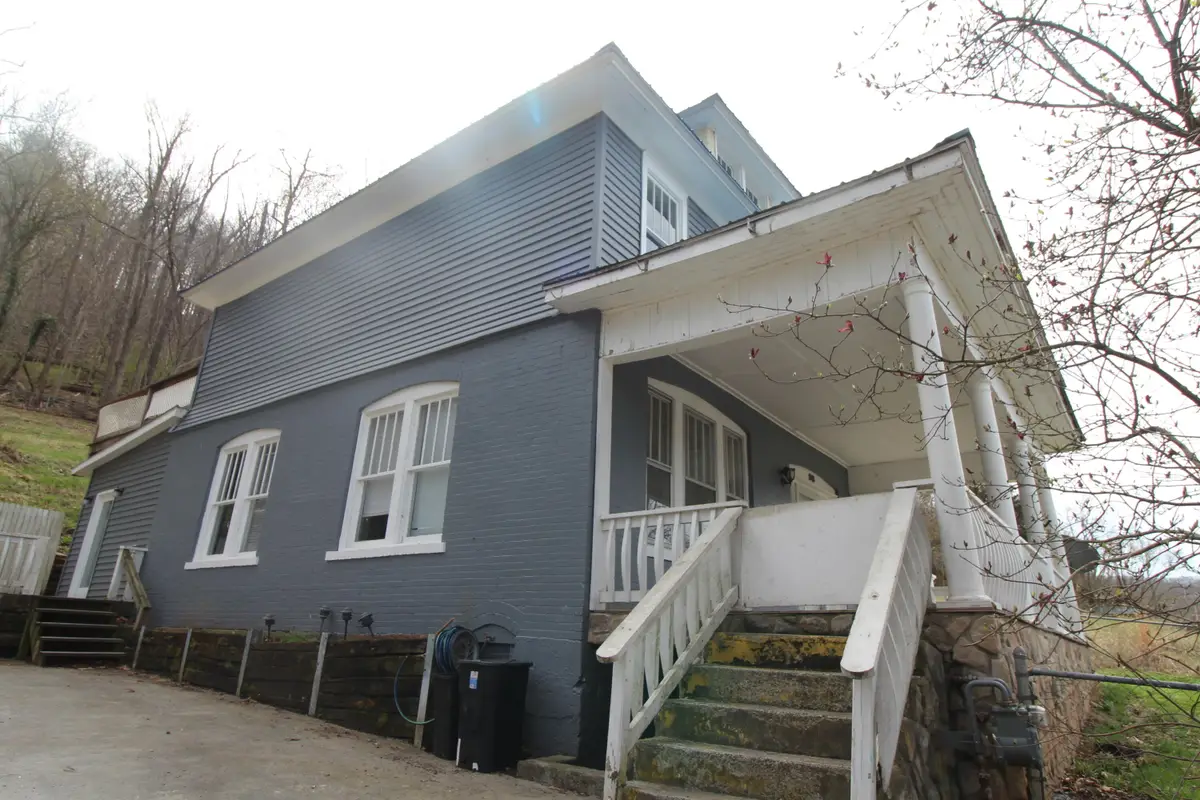 98 Herman St, Hinton, WV 25951 - #1