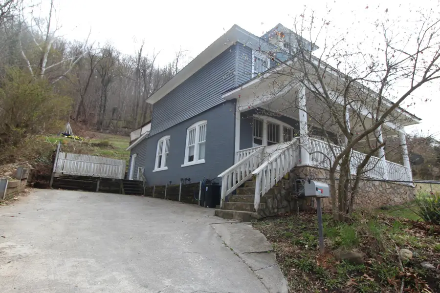 98 Herman St, Hinton, WV 25951 - #2