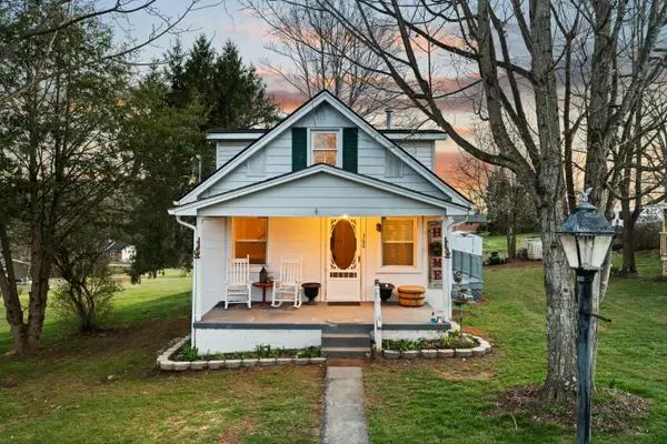 366 Montvue Dr, Lewisburg, WV 24901