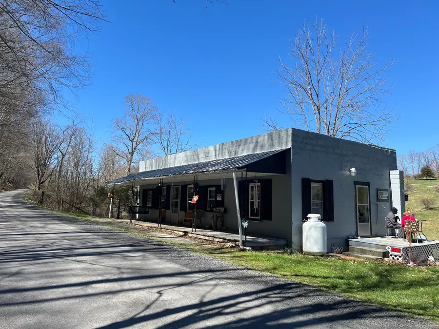 7844 Knobs Rd, Union, WV 24983 - #2