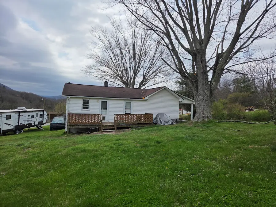 780 Rich Creek Valley Rd, Peterstown, WV 24963 - #2