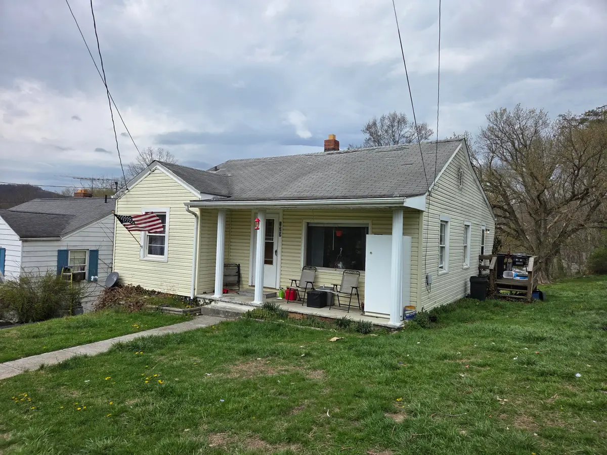 27 Dunn St, Peterstown, WV 24963 - #1