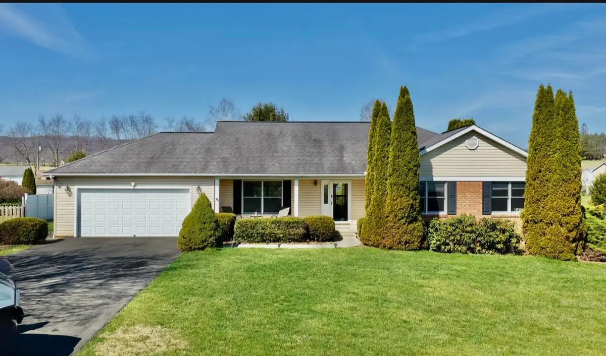 277 E Bailey Rd, Lewisburg, WV 24901 - #1