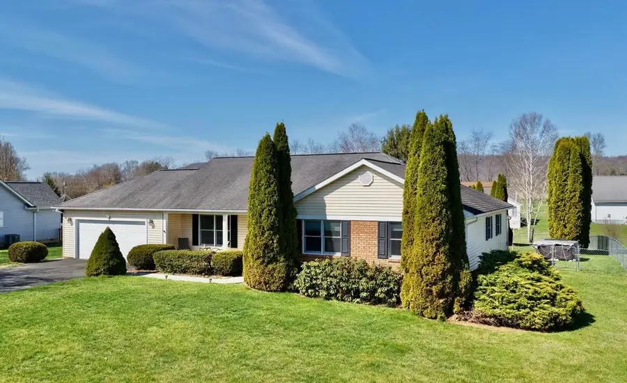 277 E Bailey Rd, Lewisburg, WV 24901 - #2