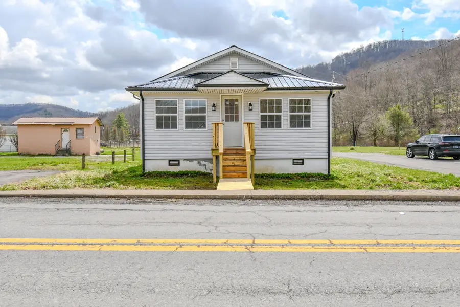 196 Greenbrier Ave, Rainelle, WV 25962 - #2