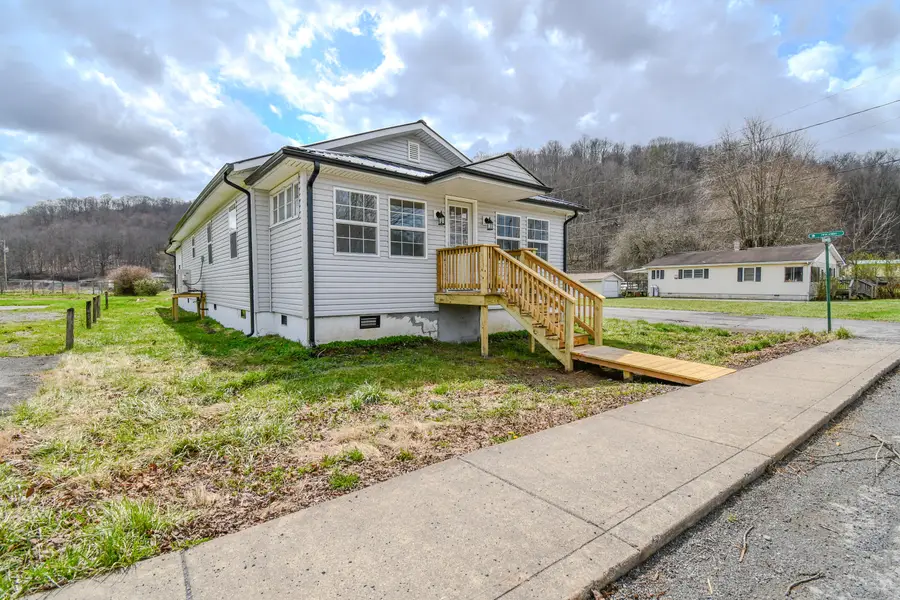 196 Greenbrier Ave, Rainelle, WV 25962 - #3