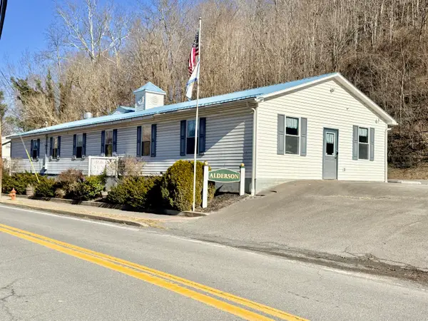 228 S Monroe St, Alderson, WV 24910