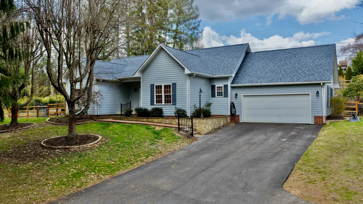 205 Ruffner Drive, Lewisburg, WV 24901 - #1