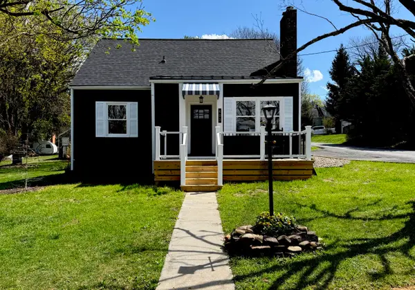 403 Bell Dr, Lewisburg, WV 24901