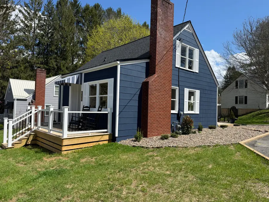 403 Bell Dr, Lewisburg, WV 24901 - #2