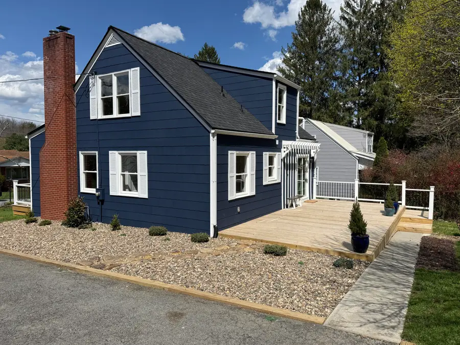 403 Bell Dr, Lewisburg, WV 24901 - #3