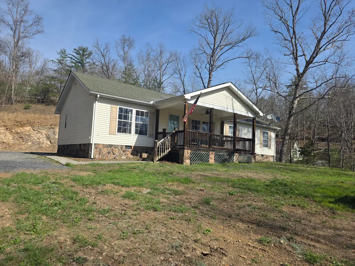 137 King Henry Cir, White Sulphur Springs, WV 24986 - #1