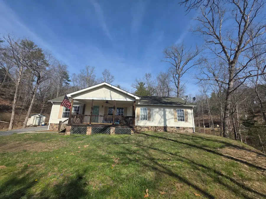 137 King Henry Cir, White Sulphur Springs, WV 24986 - #2