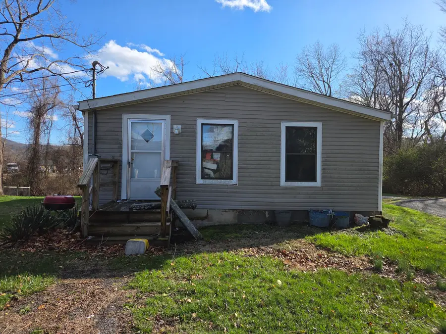 3724 Robinson Tract Rd, Pulaski, VA 24301 - #2