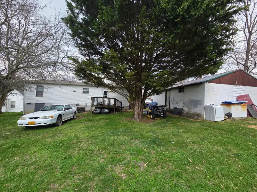 956 Ward Ln, Pulaski, VA 24301 - #2