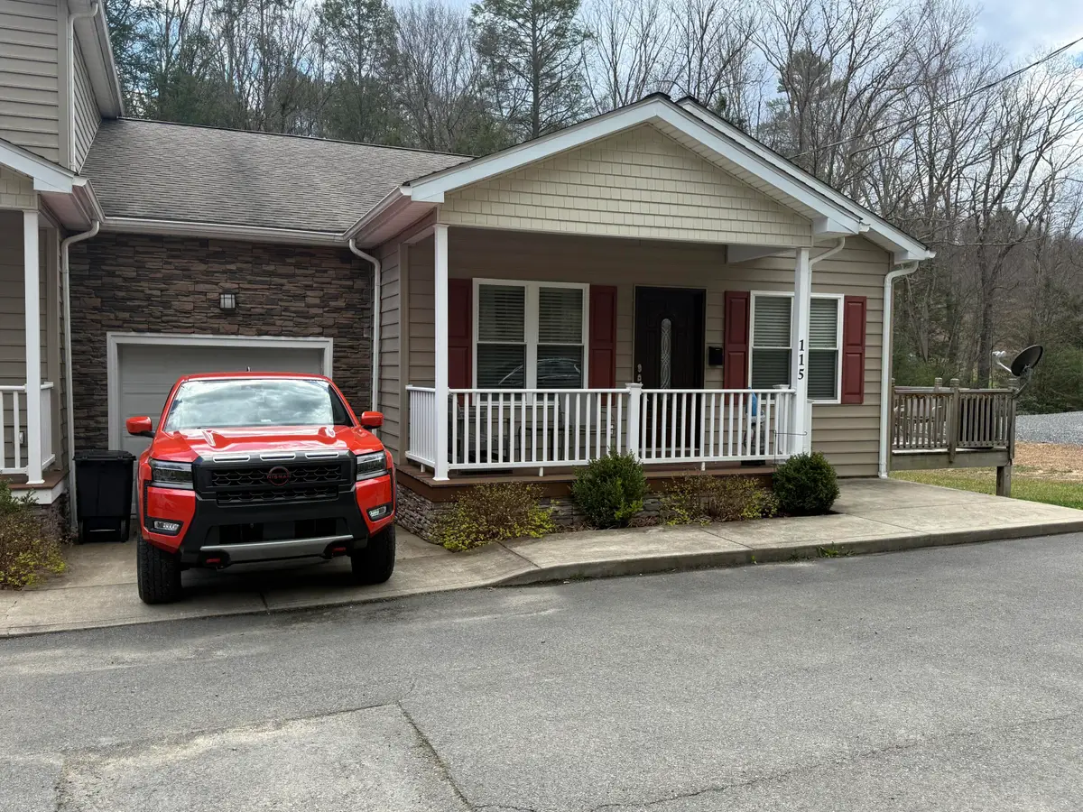 111 Elizabeth Ct, Crab Orchard, WV 25827 - #1