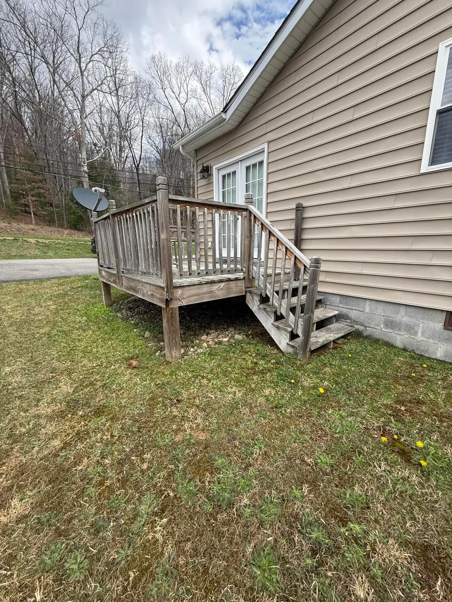 111 Elizabeth Ct, Crab Orchard, WV 25827 - #2