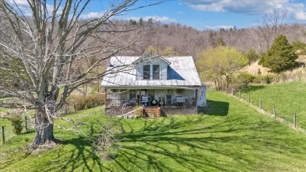 1054 Willow Bend Rd, Lindside, WV 24951