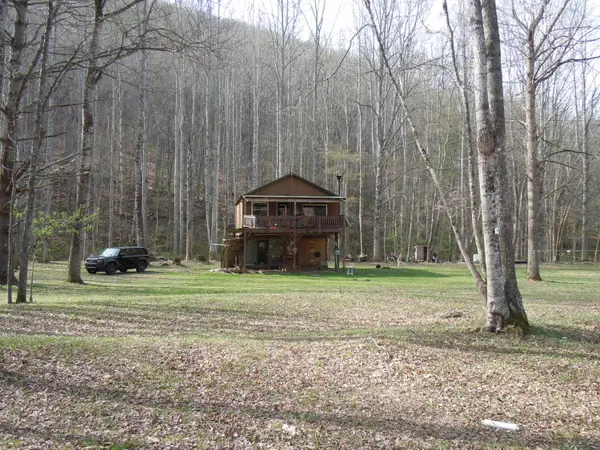 492 Riverbank Dr, Hillsboro, WV 24946