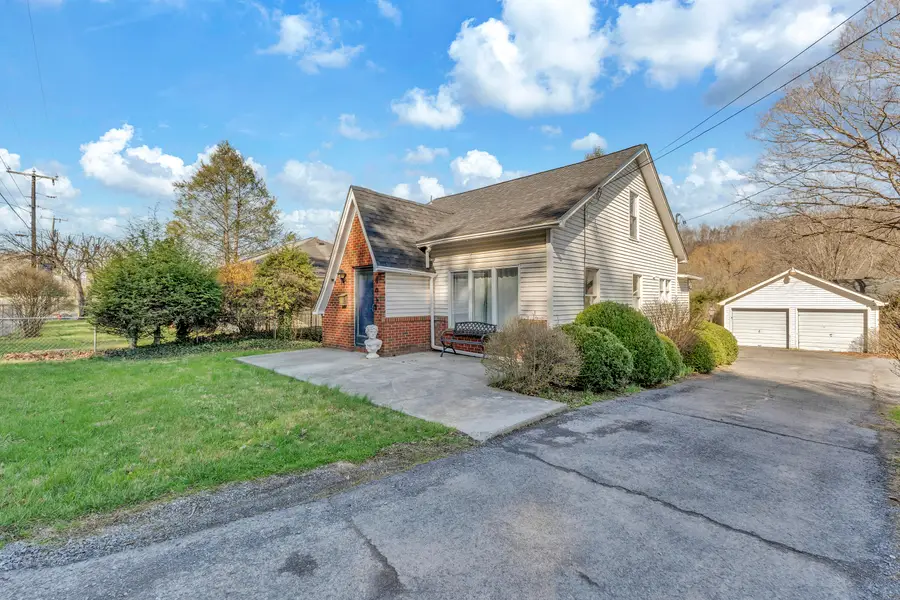 1429 E Main St, White Sulphur Springs, WV 24986 - #2