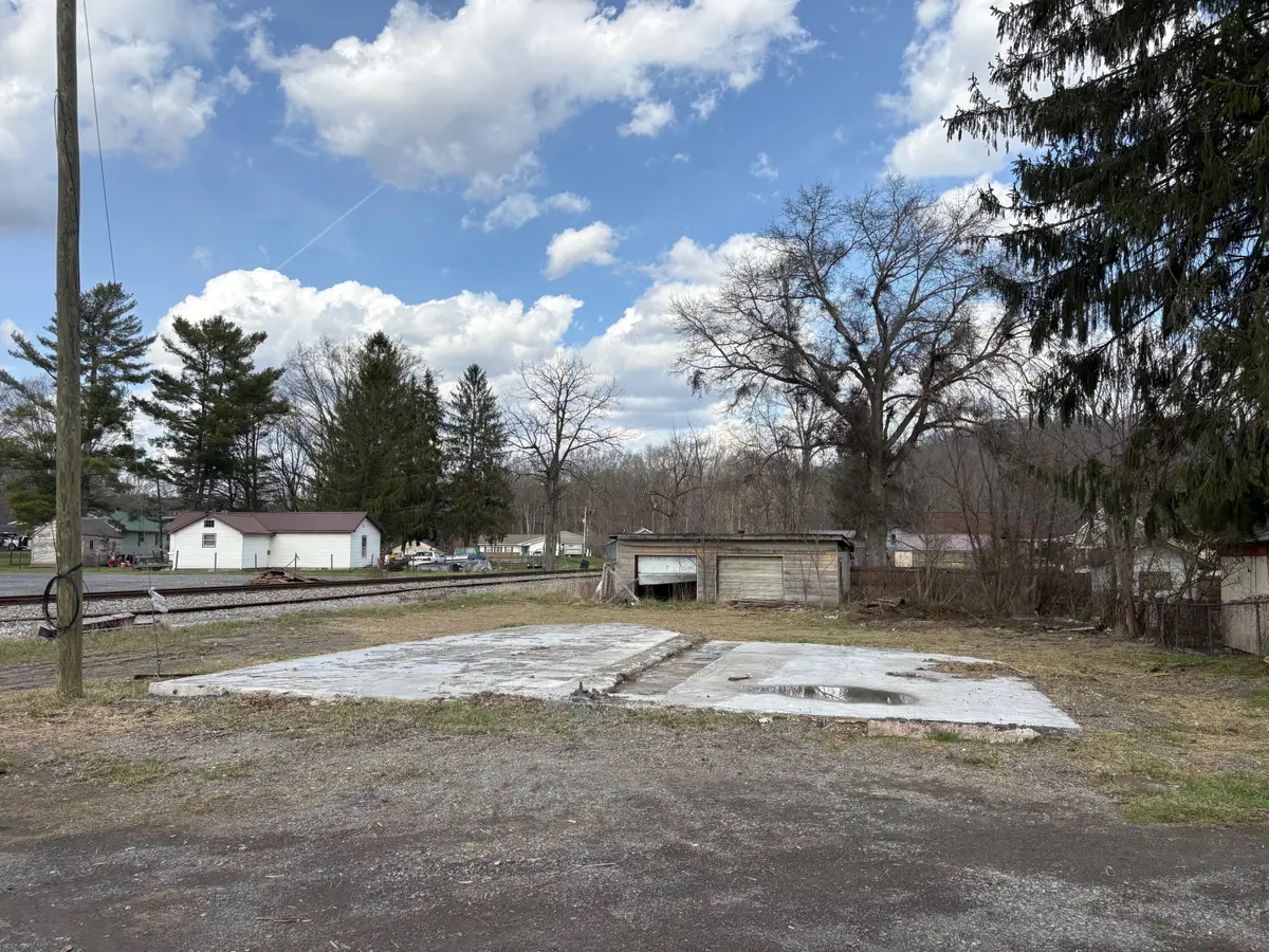 321 Greenbrier St, Rupert, WV 25984 - #1