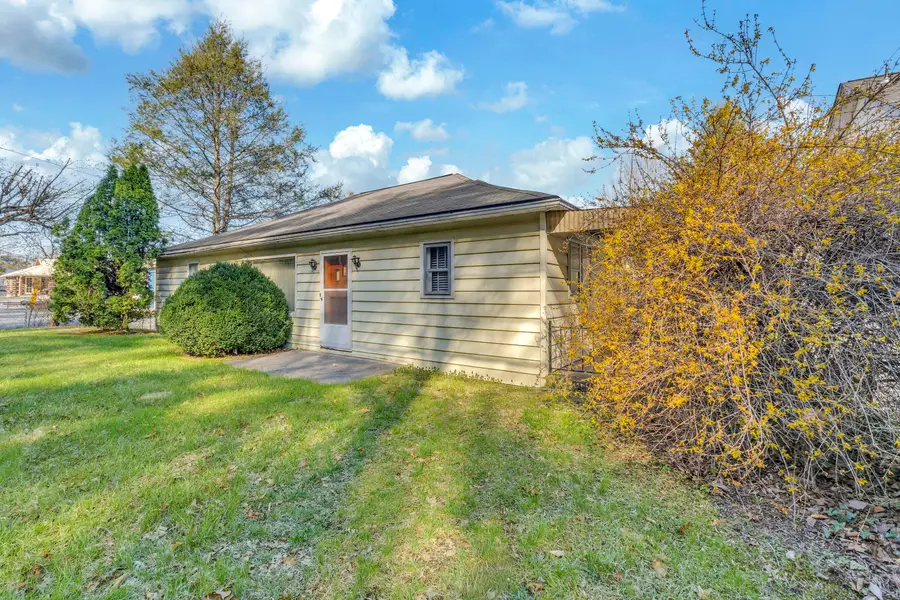 114 Crizer Ave, White Sulphur Springs, WV 24986 - #2