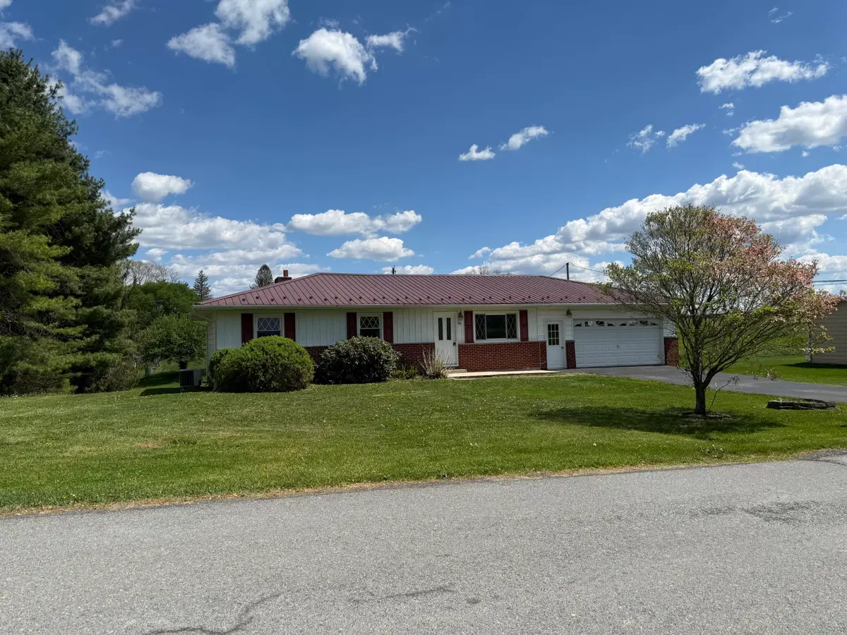 144 Twin Maple Ln, Lewisburg, WV 24901 - #1