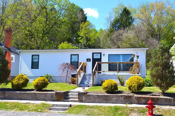 818 Pocahontas Ave, Ronceverte, WV 24970