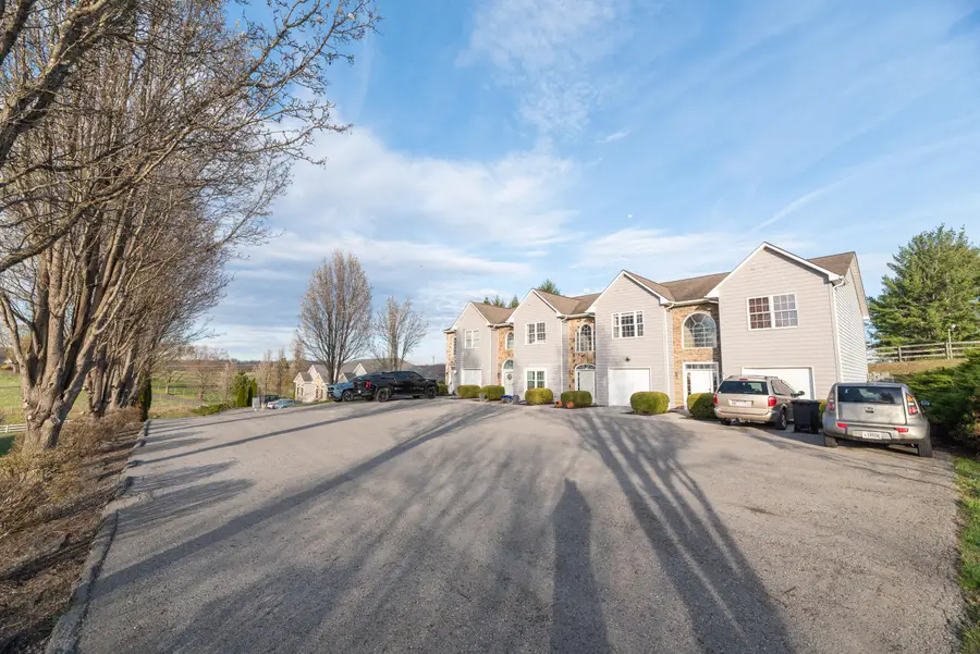 149 Townhouse Ln 3b, Lewisburg, WV 24901 - #2