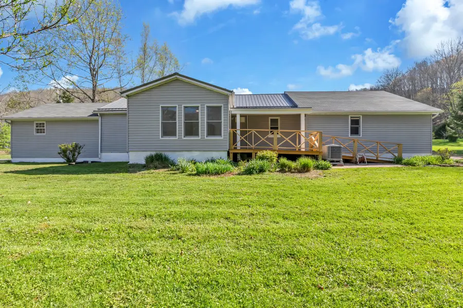 412 Osborne Dr, Rainelle, WV 25962 - #2