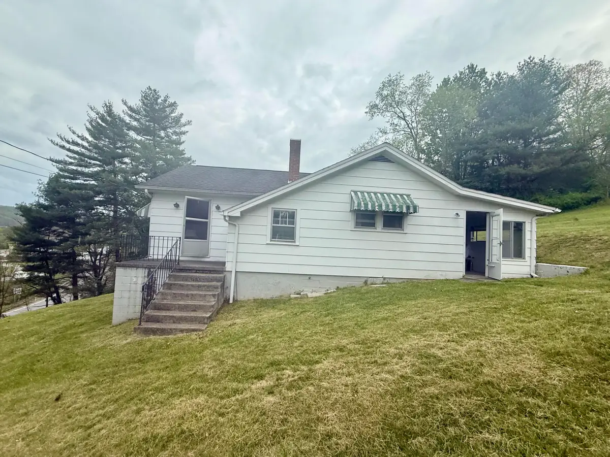 2770 Maple Acres Rd, Princeton, WV 24739 - #1