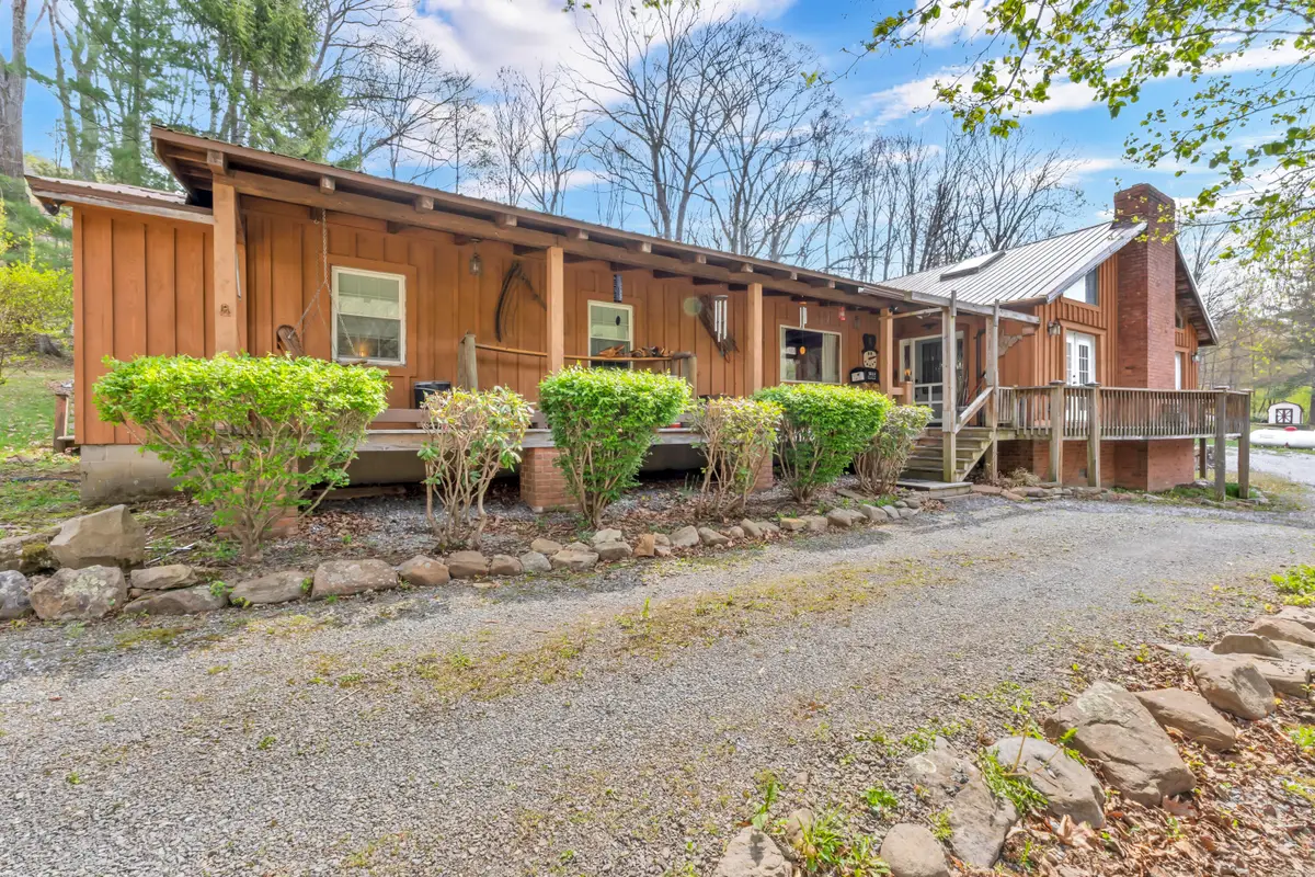 5819 W Midland Trl, Charmco, WV 25958 - #1
